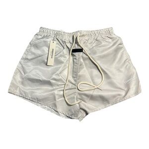 Essentials women’s cloud shorts